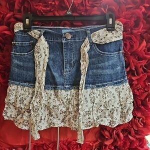 Girl's Floral Denim Skirt With Eyelet Detail & removable belt Size 14